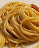 Spaghetti con anchoas y mini kumatos confitados