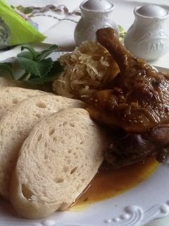 Tokaji boros sült libacomb savanyú káposztával recept fotója