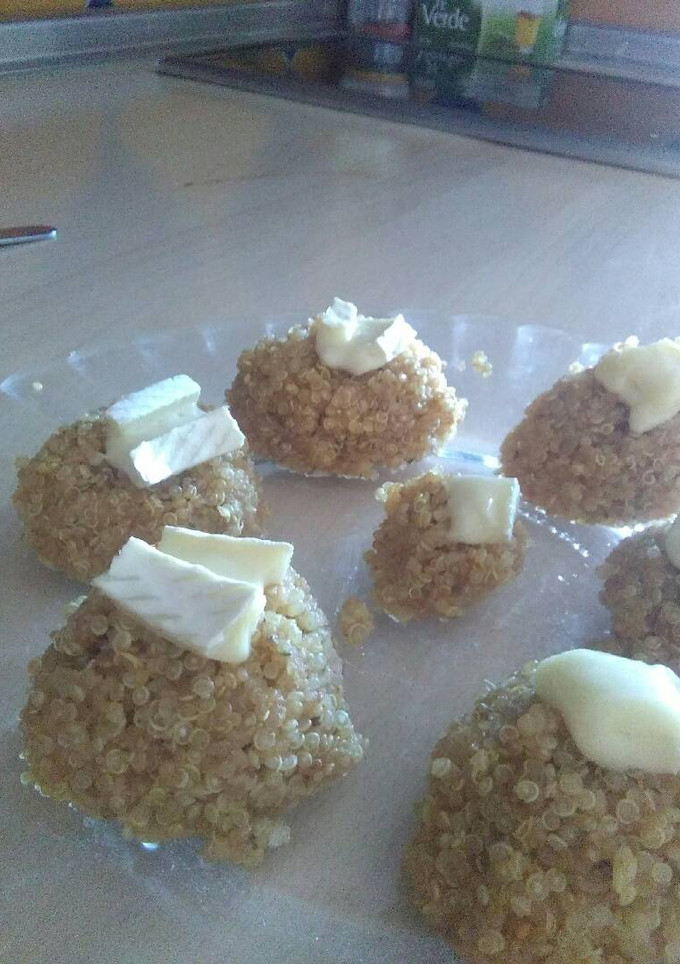 Una foto de Bocaditos de quinoa con queso brie