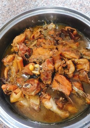 Hình của món Gà ta kho gừng.
