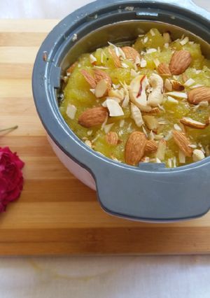 A picture of Sooji ka halwa.