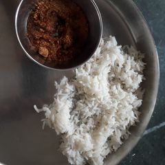 A picture of White rice with shakar/sugar.