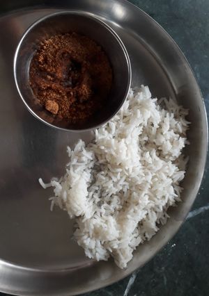 A picture of White rice with shakar/sugar.