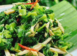 Hình của món Rau cải xanh xào chả lụa.