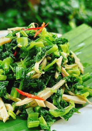 Hình của món Rau cải xanh xào chả lụa.