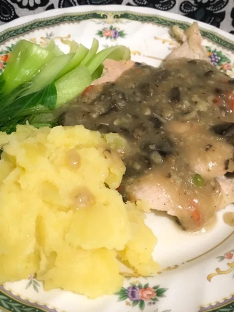Easy Steps to Prepare Ayam Fillet Saus Krim Jamur + Mashed Potato + Pokchoy the Awesome  Appealing