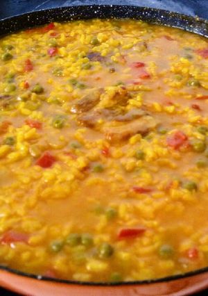 Una foto de Arroz con costilla y conejo
