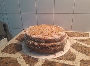 Una foto de Torta Combinada Rellena con Chocolate, Crema Pastelera y Frutal