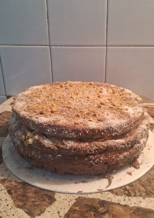 Una foto de Torta Combinada Rellena con Chocolate, Crema Pastelera y Frutal