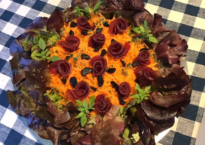 Salade de carottes,feuille de chêne,bresaola et ail noir