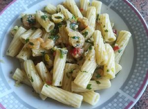 Una foto de Mostaccioli con colitas de camarones a la mantequilla