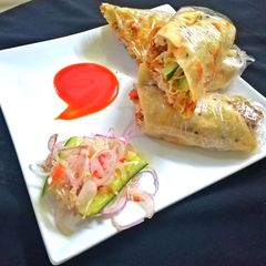 A picture of Chicken wreps roll.