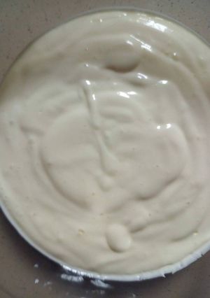 A picture of Home made mayonnaise.