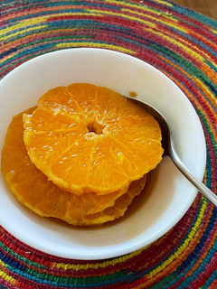 Una foto de Naranjas con salsa tibia de mantequilla al caramelo