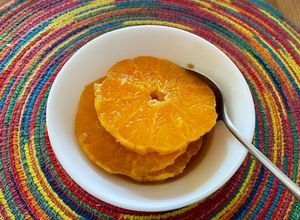 Una foto de Naranjas con salsa tibia de mantequilla al caramelo