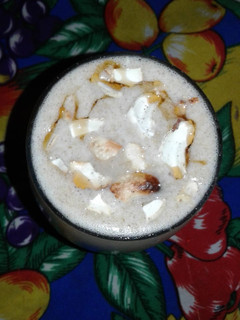 Una foto de Batido de leche con avena y maní o semillas de marañon