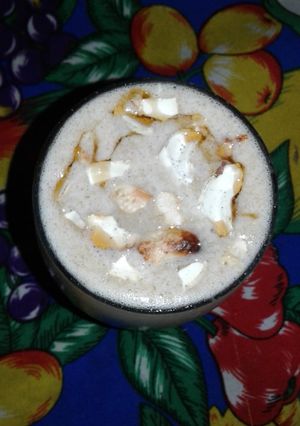 Una foto de Batido de leche con avena y maní o semillas de marañon