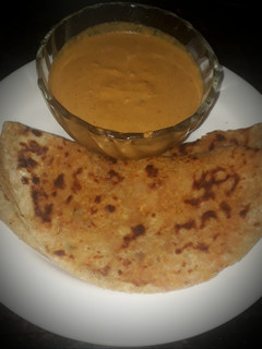 बटाटा पनीर पराठा (batata paneer paratha recipe in marathi) रेसिपी चे मुख्य फोटो