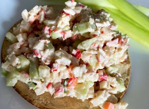 Una foto de Ensalada de surimi