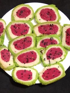 વૉટરમેલન કુકીસ(Watermelon cookies recipe in gujarati) રેસીપી મુખ્ય ફોટો