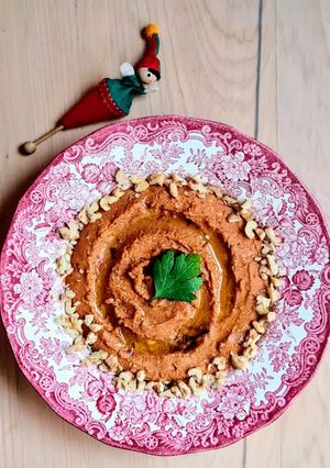Una foto de Hummus con tomates secos 🍅