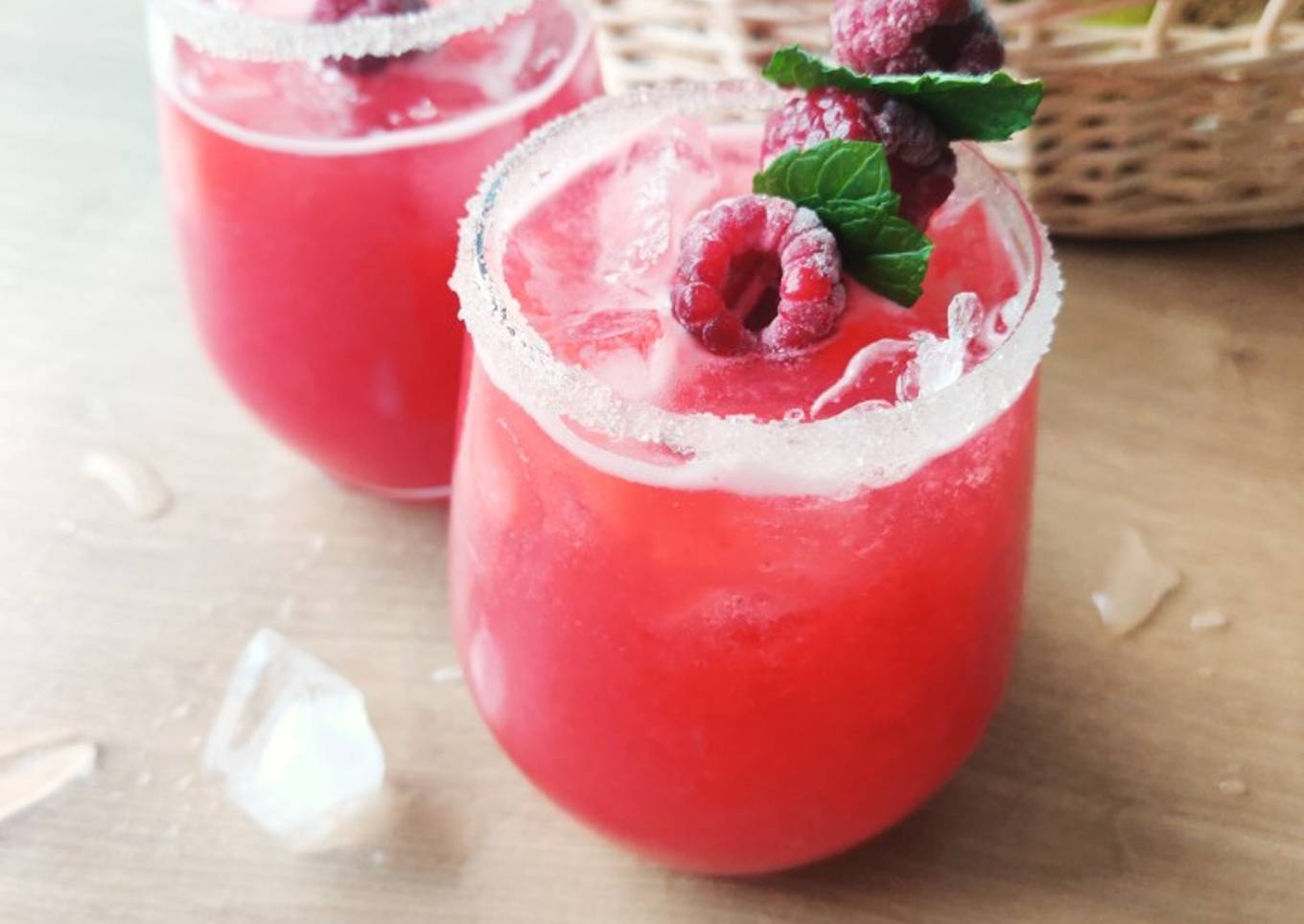 Cocktail à la framboise et fleur d'oranger