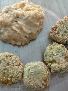 Una foto de Albondiguettas de verduras con puré batata y papá S/tac