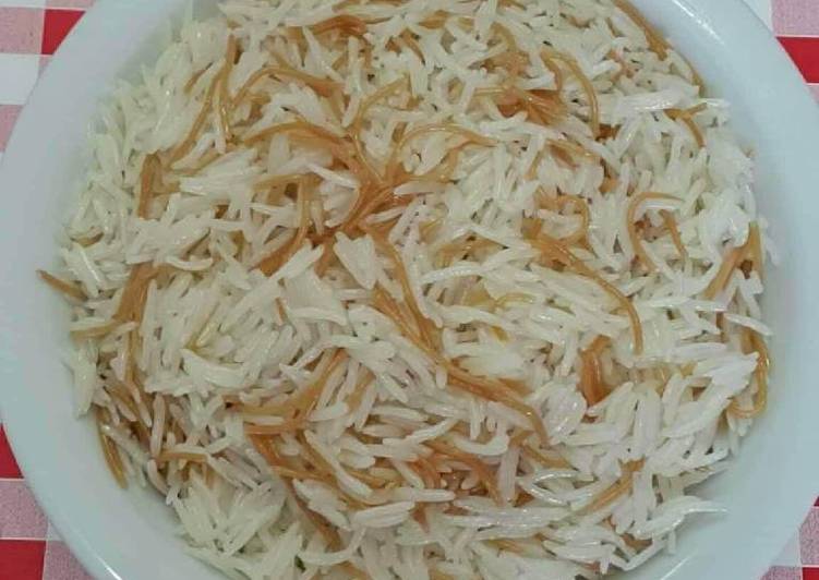 أرز أبيض بالشعيرية