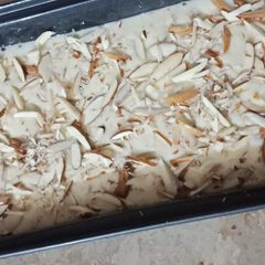 A picture of Almond vanilla cake.