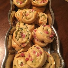 A picture of Ham and pickle crescent pinwheels.