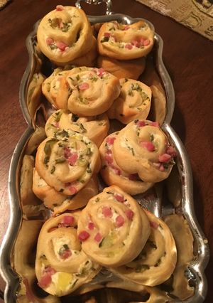 A picture of Ham and pickle crescent pinwheels.