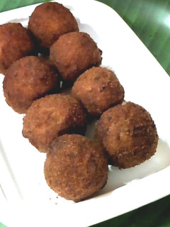 பிரட் பால்ஸ் செய்முறை முக்கிய புகைப்படம்