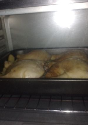 Una foto de Pollo al horno con verduras