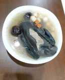 Gà ác hầm táo đỏ, hạt sen