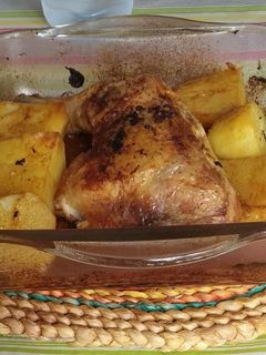 Foto de Pernas de frango com batatas no forno