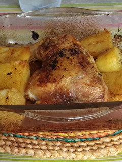 Foto de Pernas de frango com batatas no forno