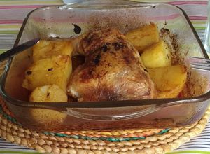 Foto de Pernas de frango com batatas no forno