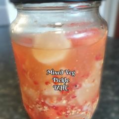 A picture of Shalgam Gajar ka Pani Wala Achar (mixed veg water pickle).