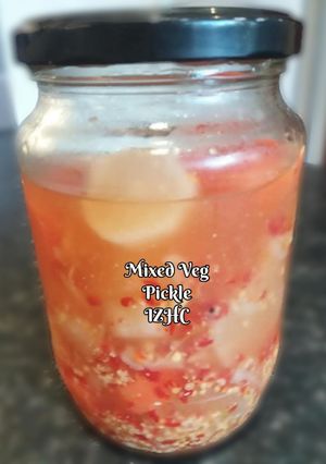 A picture of Shalgam Gajar ka Pani Wala Achar (mixed veg water pickle).