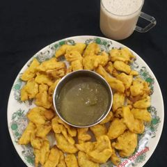 A picture of Aloo Pakoda.