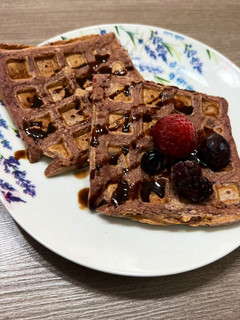 Una foto de Waffles de avena y frutos rojos