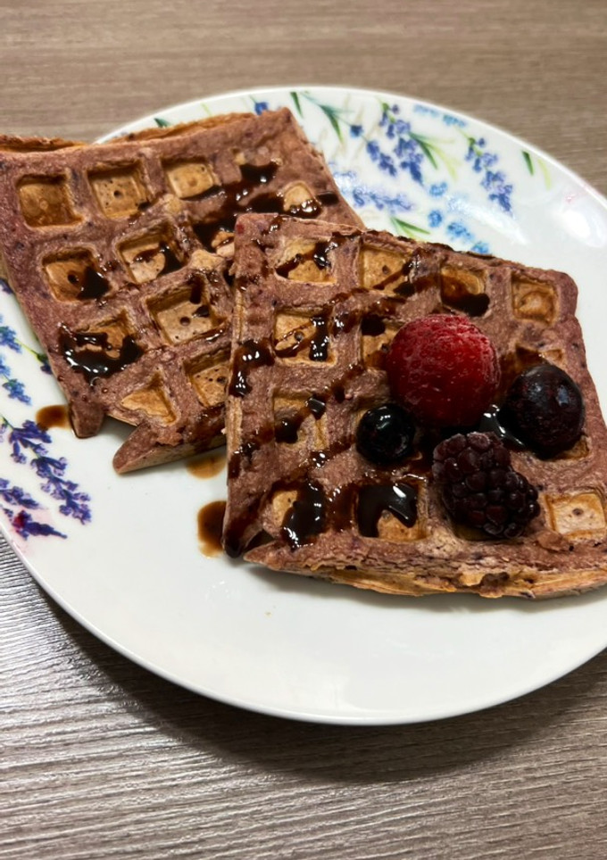 Una foto de Waffles de avena y frutos rojos