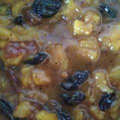 A picture of Apple black grapes chutney.