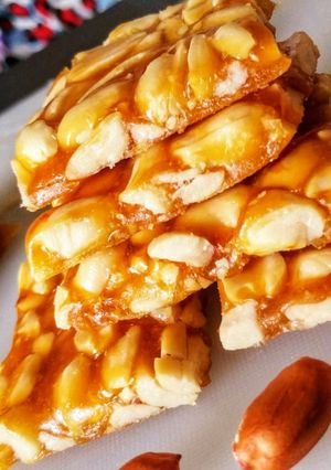 A picture of Peanut jaggery chikki.