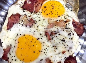 Foto resep Simple Bacon and Egg