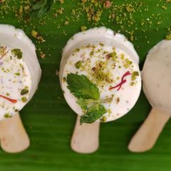 A picture of Pista kulfi.