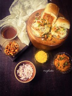 દાબેલી (Dabeli Recipe In gujarati) રેસીપી મુખ્ય ફોટો