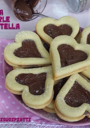 Foto di Cuori di frolla alle mandorle con nutella