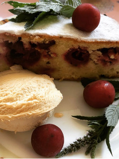 Фото Пирог 🥧 с вишенкой 🍒.