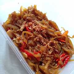 A picture of Oseng gandul (pepaya muda).
